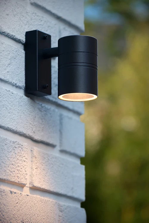 Lucide ARNE-LED - Wall spotlight / Wall light Indoor/Outdoor - Ø 6,3 cm - LED - GU10 - 1x5W 2700K - IP44 - Black - atmosphere 1